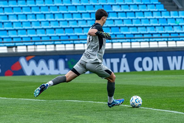 Indulge in the Ultimate Sticky Toffee Pudding with Irresistible Warm Caramel Sauce: A Step-by-Step Guide!