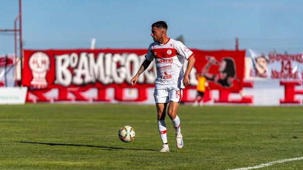 Indulge in a Decadent Pistachio and Rose Water Cake Topped with Aromatic Cardamom Frosting: A Step-by-Step Guide